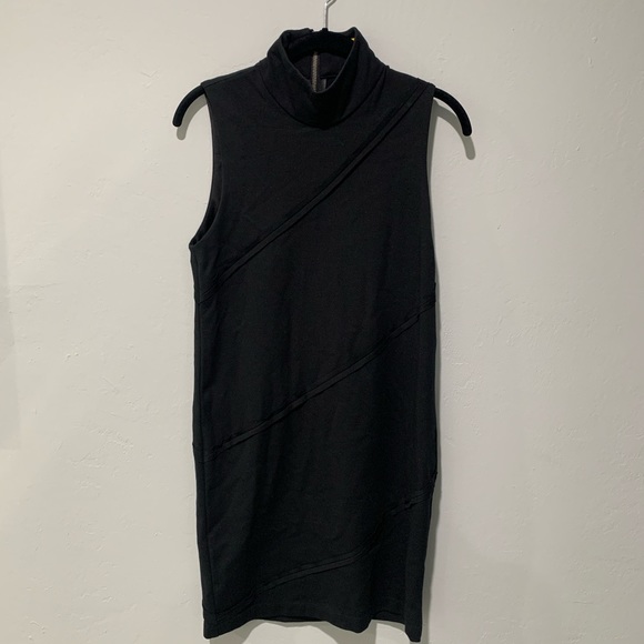 Alice + Olivia Dresses & Skirts - Alice + Olivia Mini Black High Neck Dress